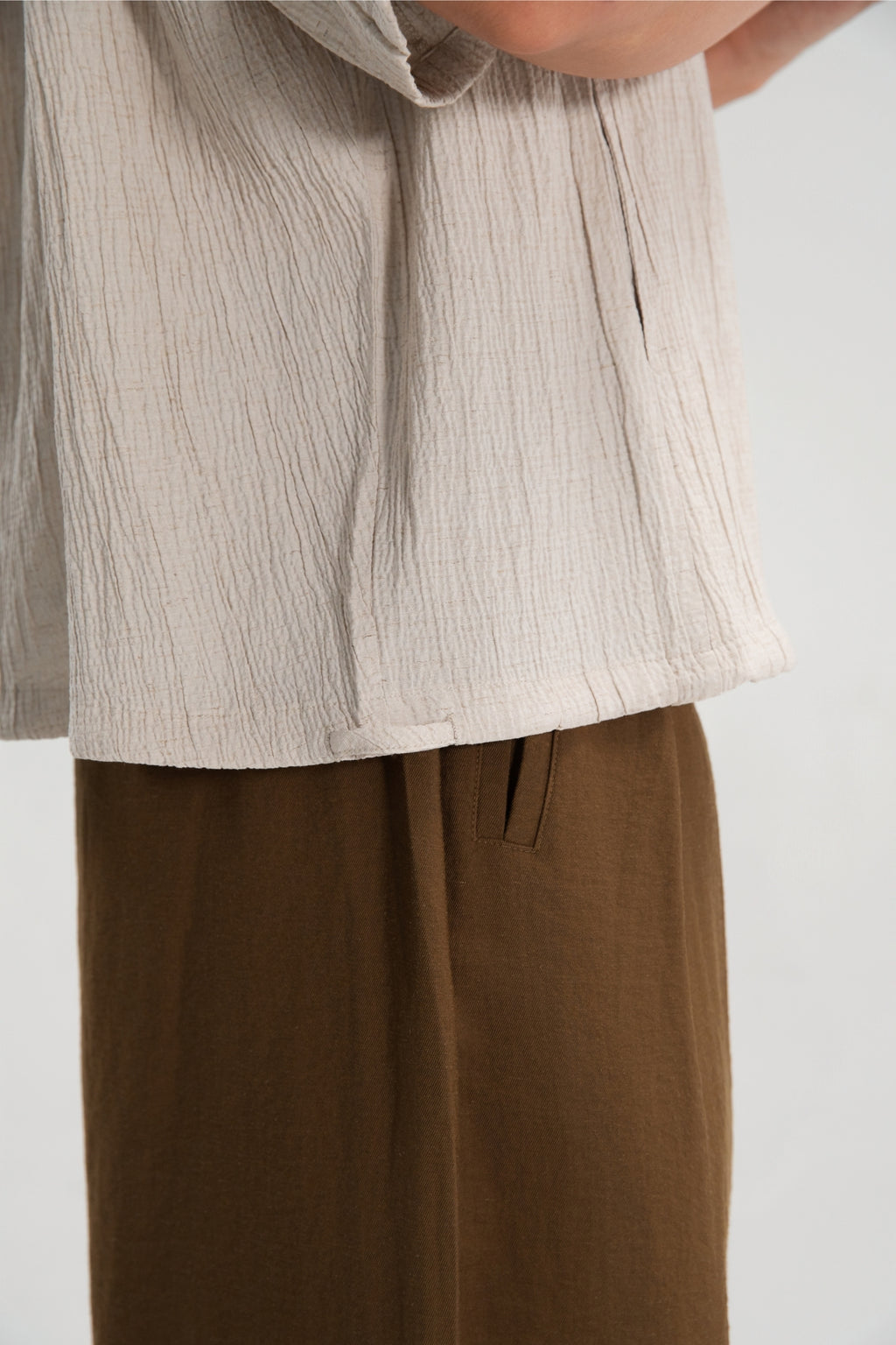 Gender Neutral Drawstring Hem Hidden Button Short Sleeve Shirt (Beige)
