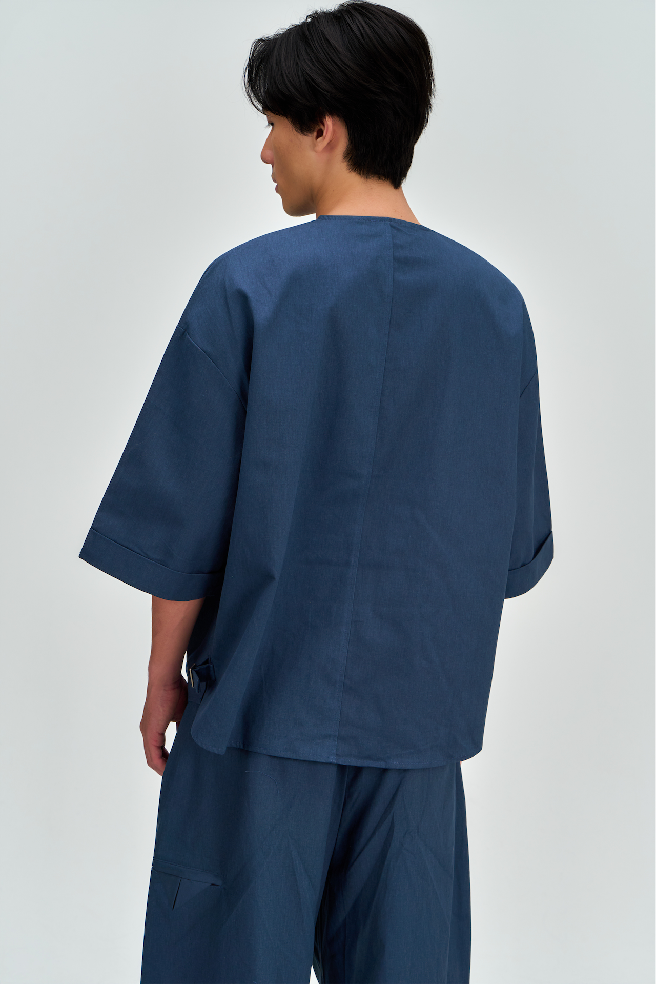 Gender Neutral Collarless Half-Zipper Shirt (Blue)