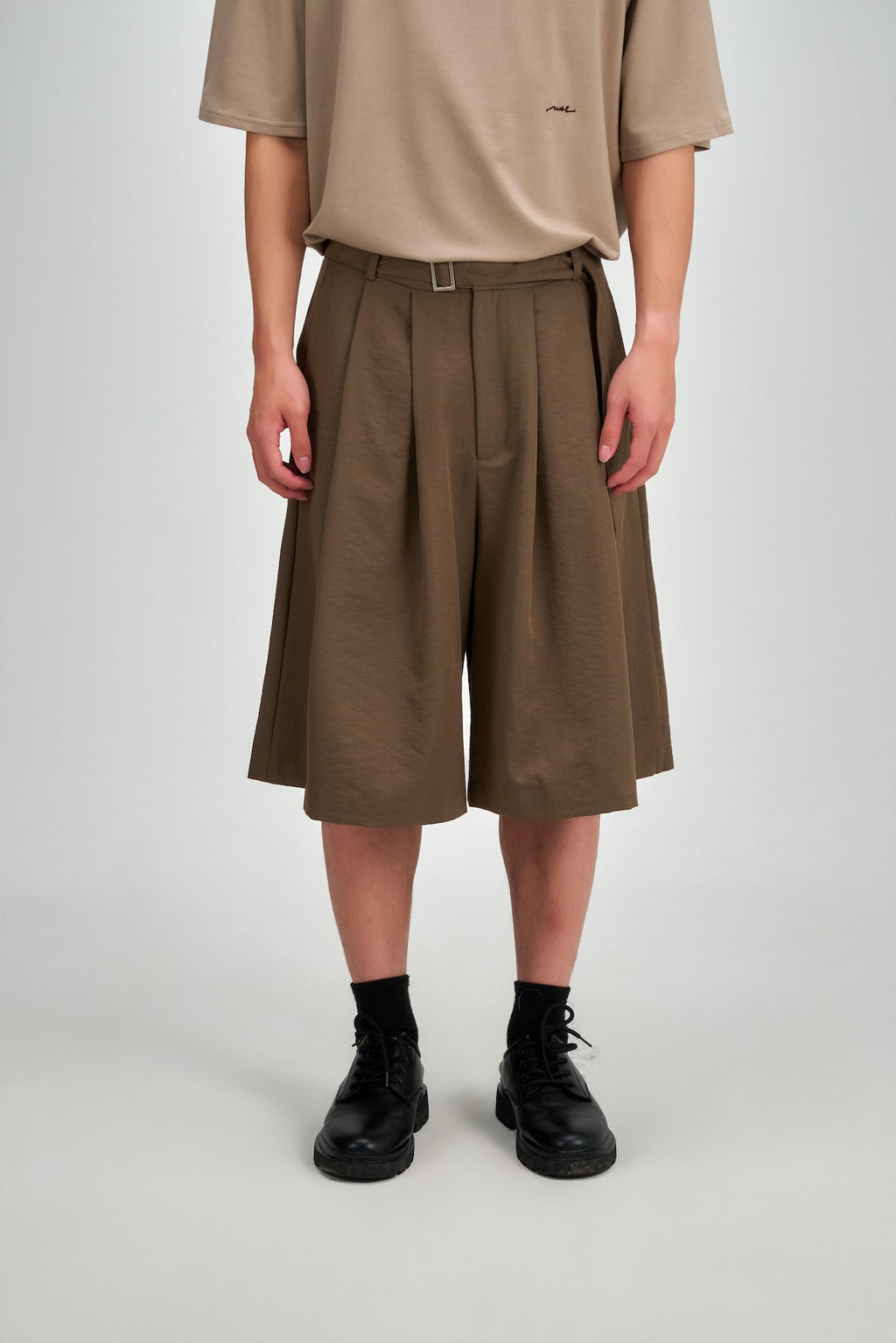 Gender Neutral Pleated Belted Shorts (Tea)