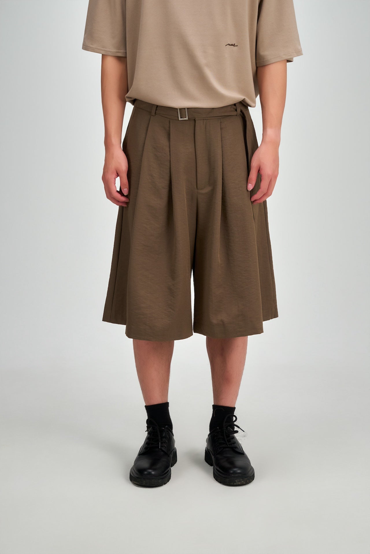 Gender Neutral Pleated Belted Shorts (Tea)