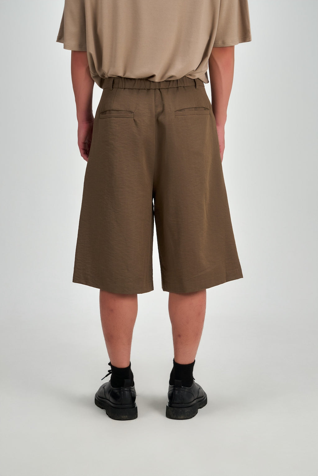 Gender Neutral Pleated Belted Shorts (Tea)