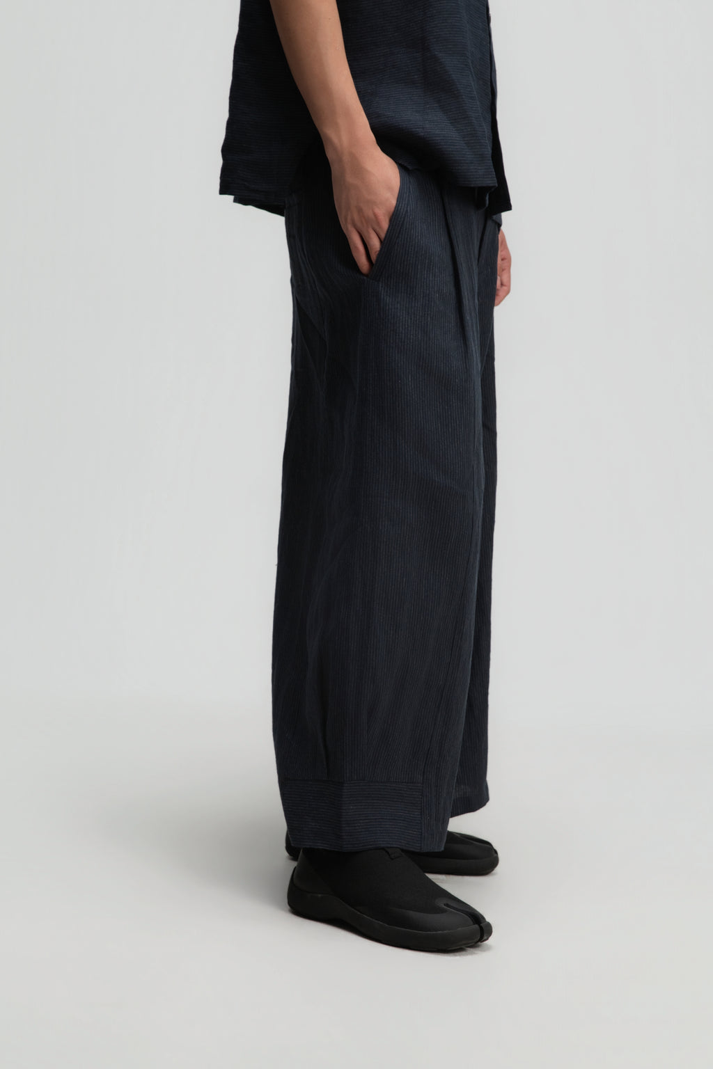 Gender Neutral Pleated Hem Ankle Pants (Navy Blue Stripe)
