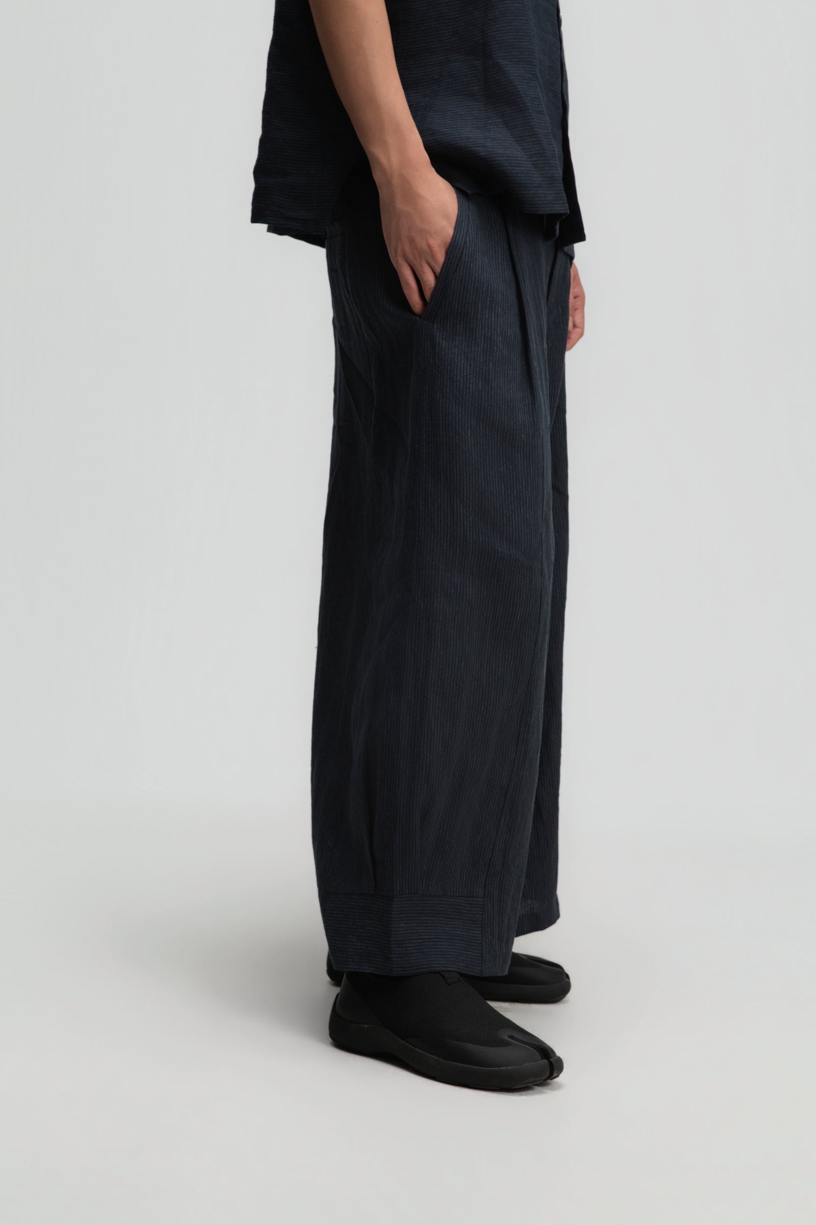 Gender Neutral Pleated Hem Ankle Pants (Navy Blue Stripe)