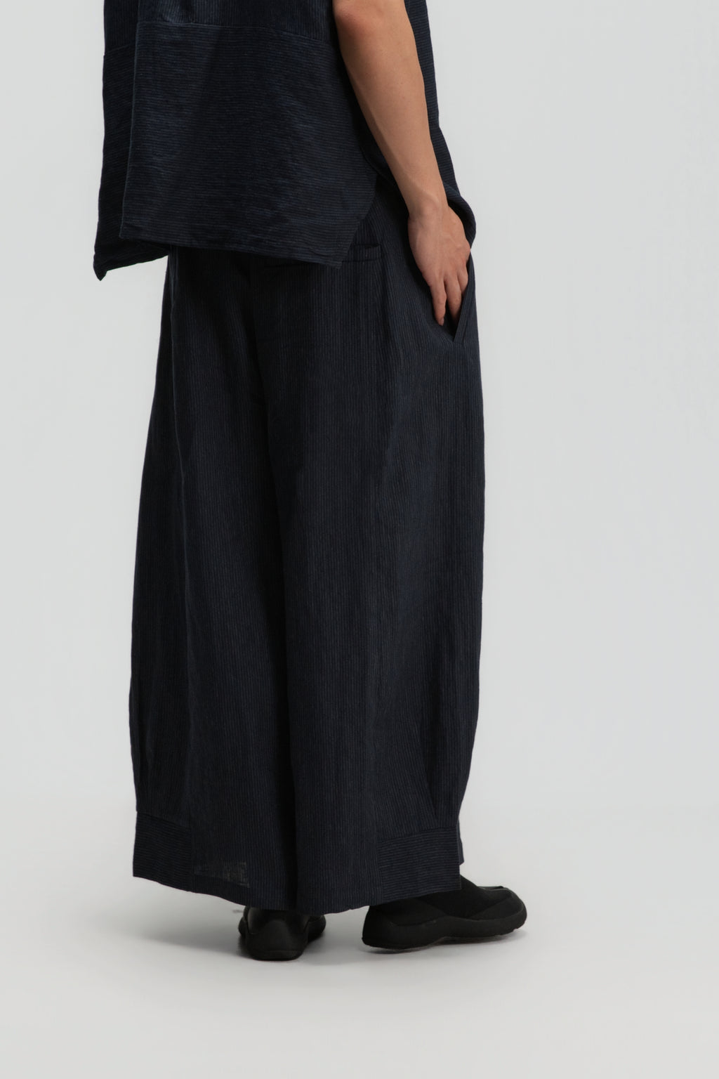 Gender Neutral Pleated Hem Ankle Pants (Navy Blue Stripe)