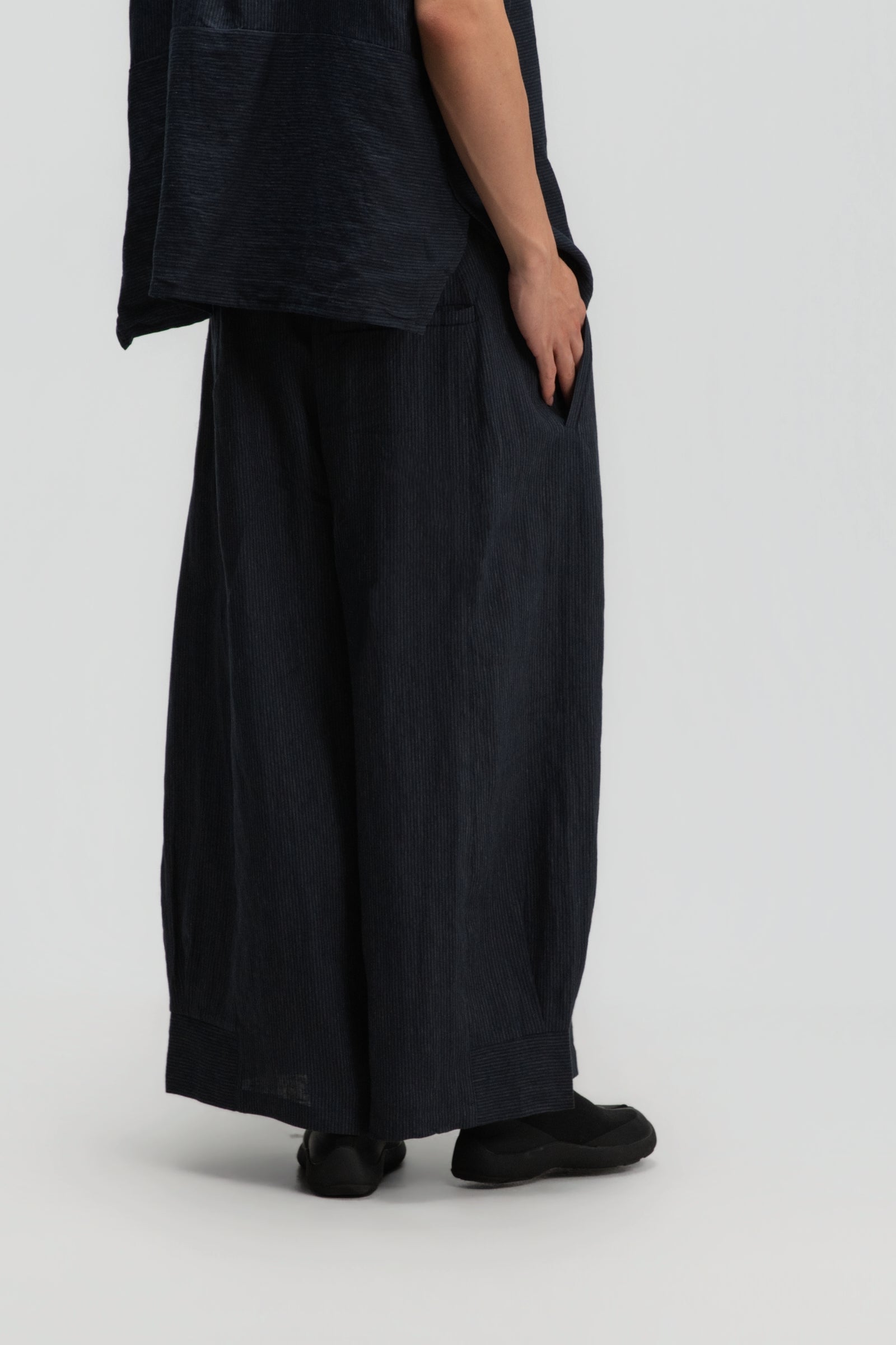 Gender Neutral Pleated Hem Ankle Pants (Navy Blue Stripe)