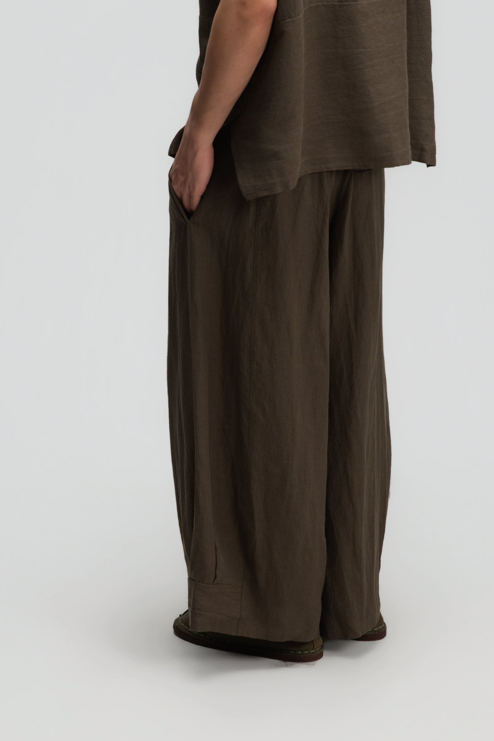 Gender Neutral Pleated Hem Ankle Pants (Olive Brown Stripe)