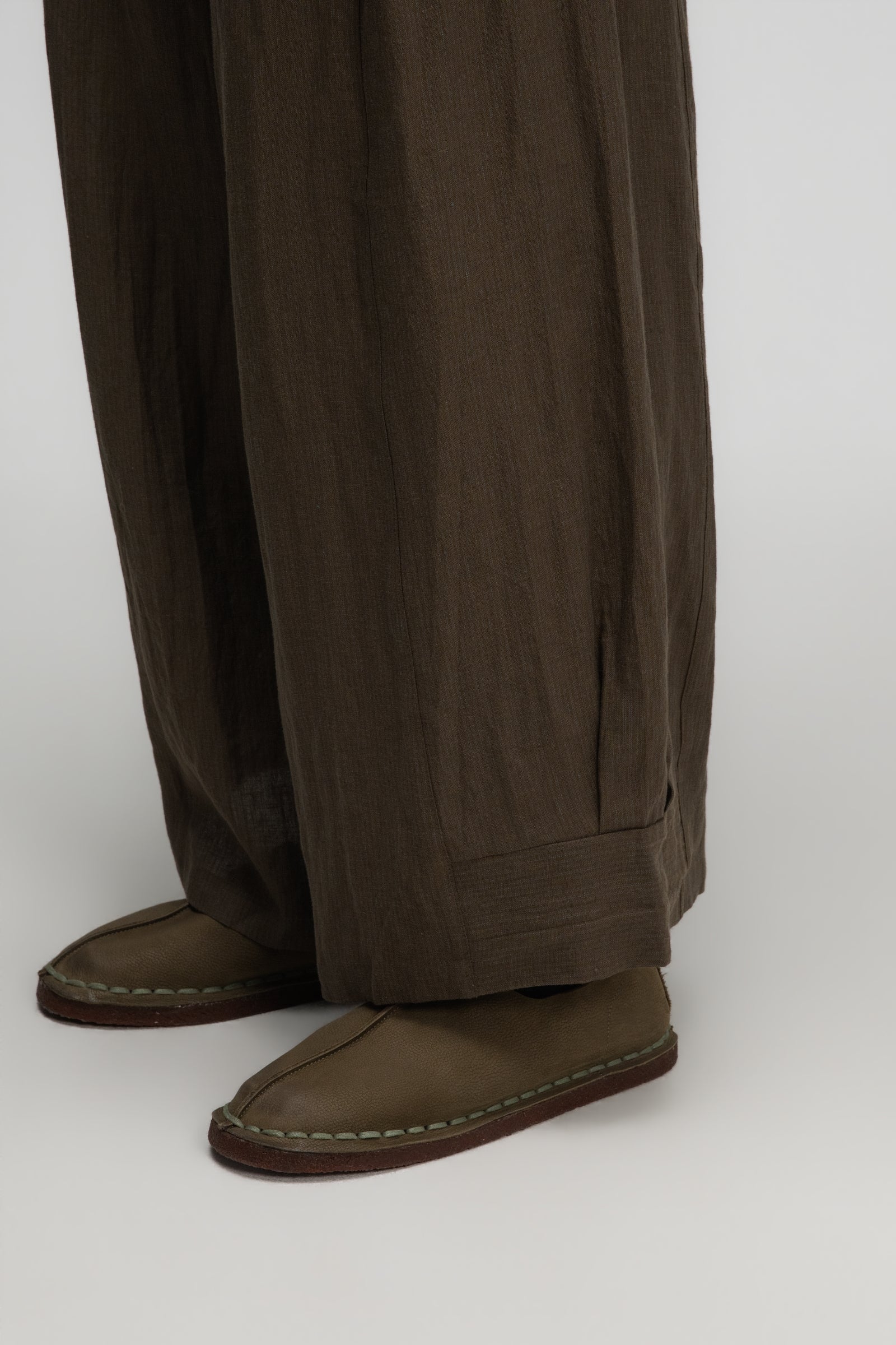 Gender Neutral Pleated Hem Ankle Pants (Olive Brown Stripe)