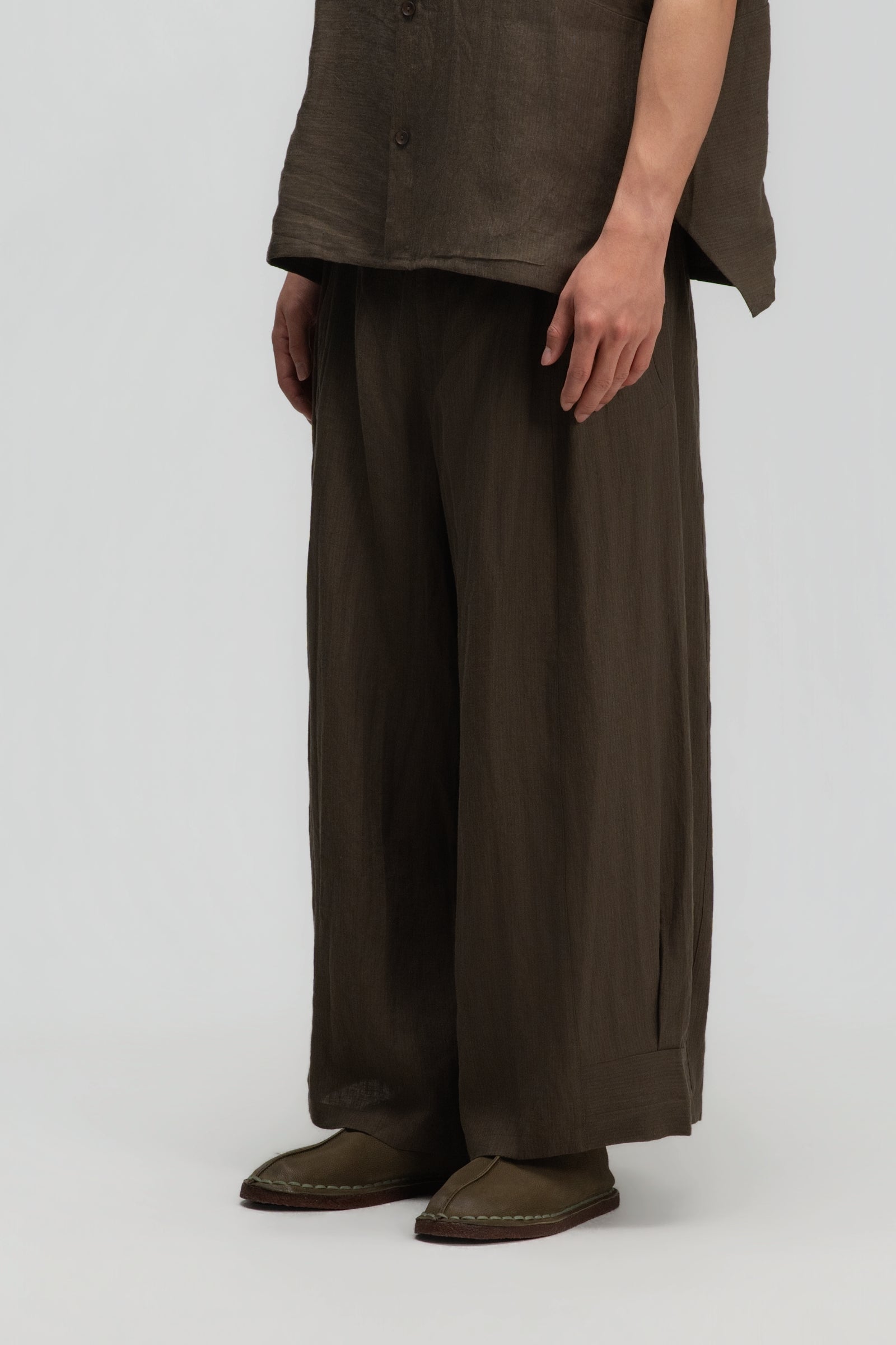 Gender Neutral Pleated Hem Ankle Pants (Olive Brown Stripe)