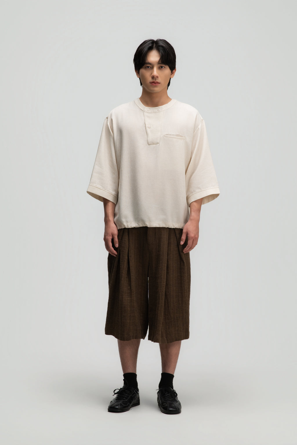 Gender Neutral 3/4 Sleeve Arc Collar Shirt (Off White)