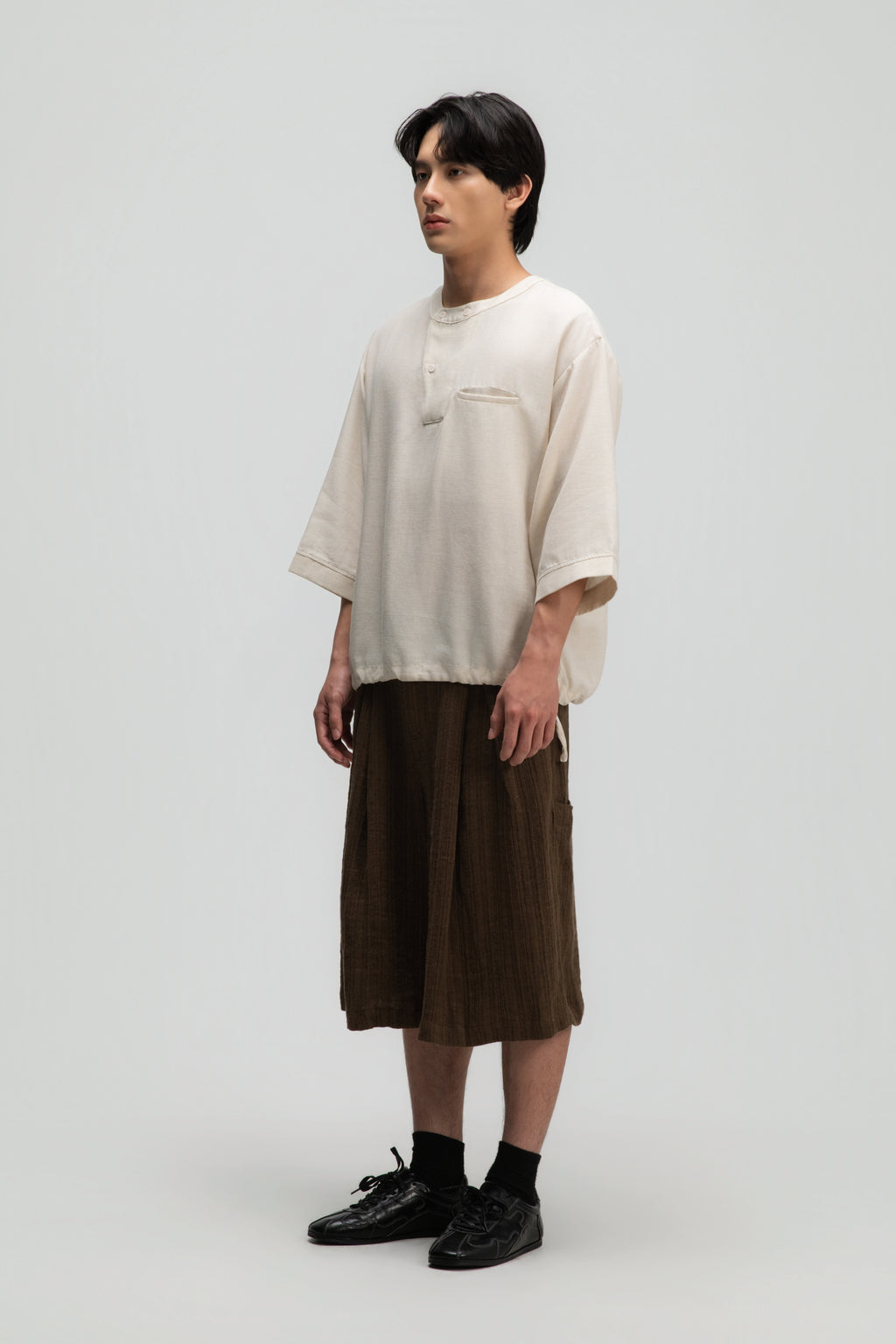 Gender Neutral 3/4 Sleeve Arc Collar Shirt (Off White)