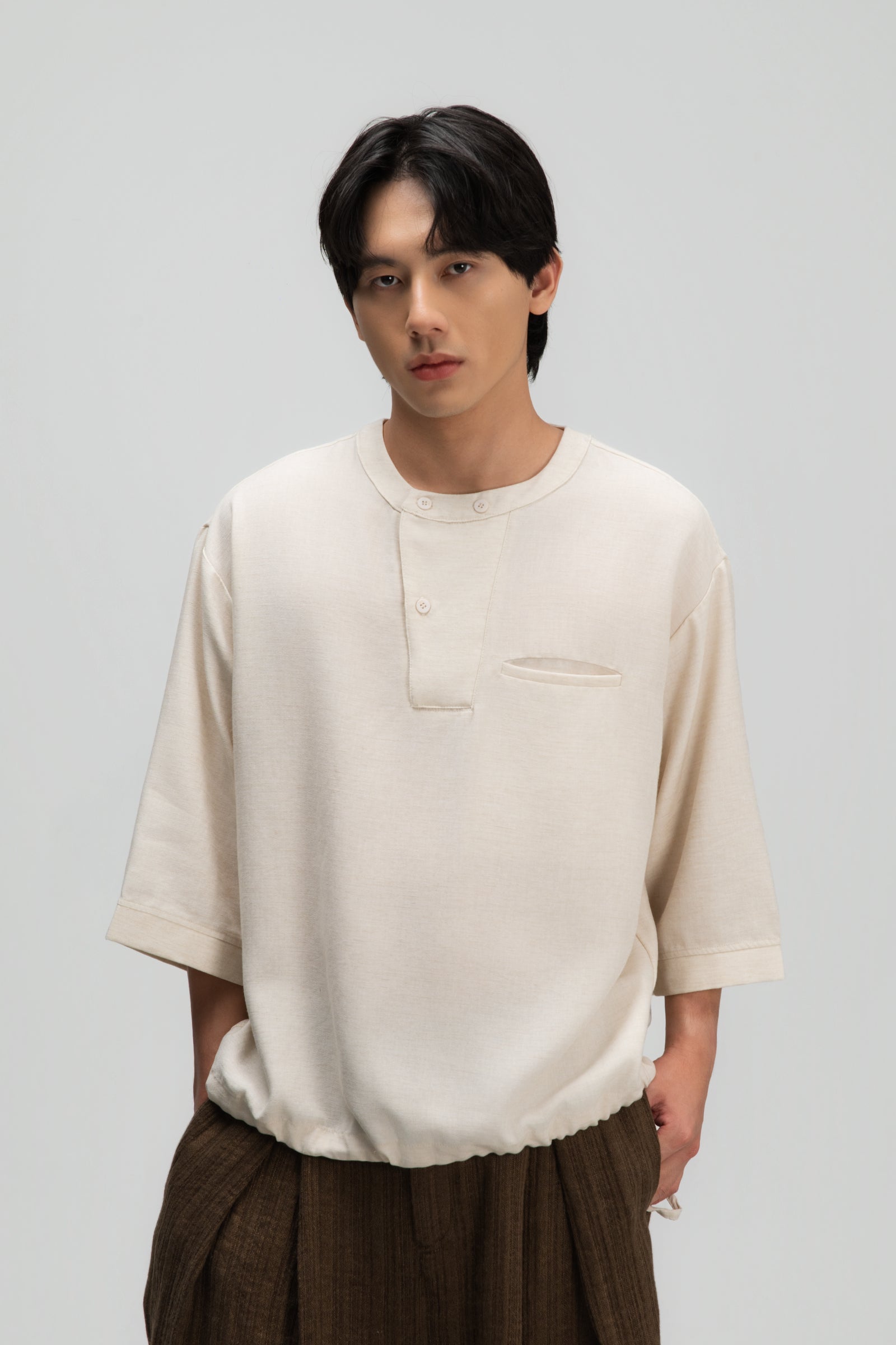 Gender Neutral 3/4 Sleeve Arc Collar Shirt (Off White)