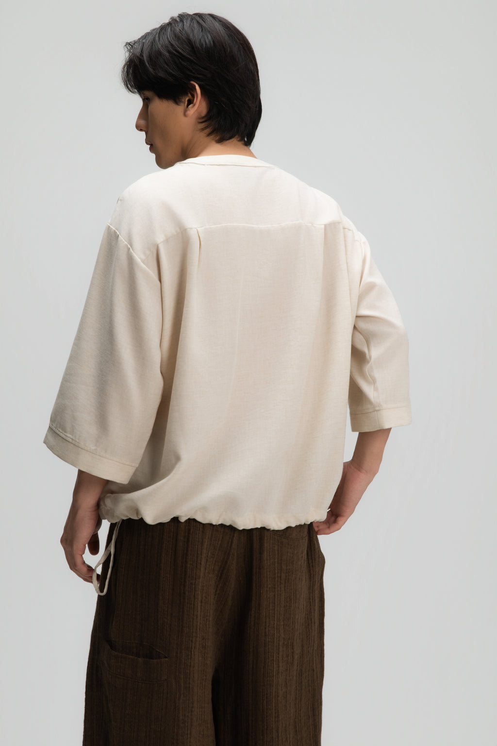Gender Neutral 3/4 Sleeve Arc Collar Shirt (Off White)
