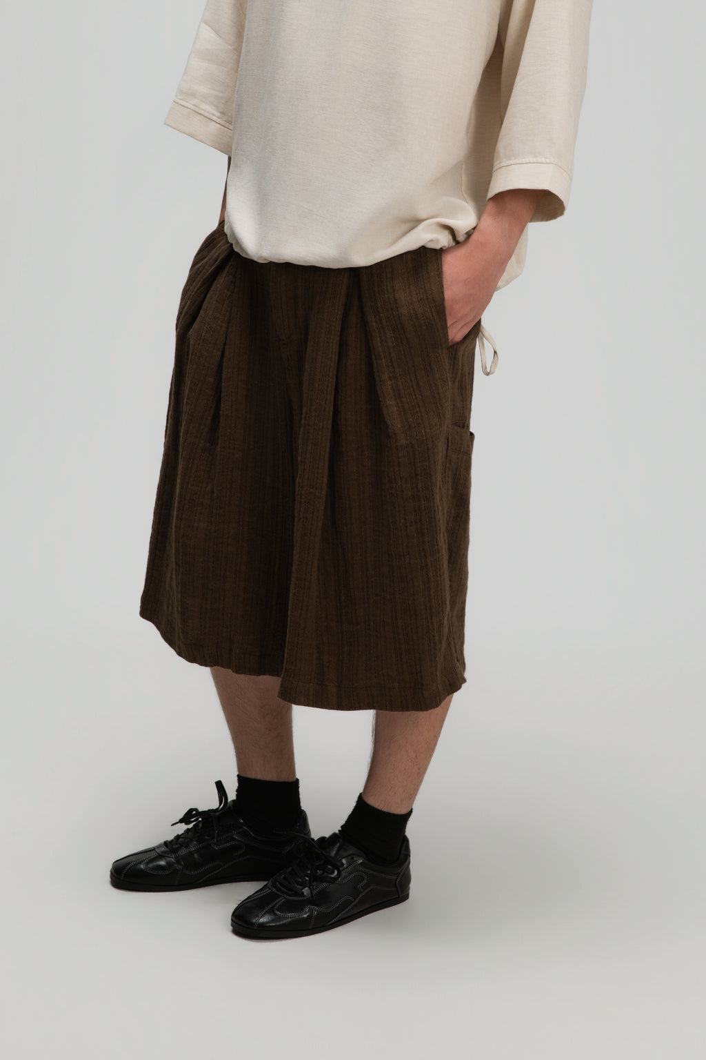 [Preorder] Gender Neutral Front Box Pleated Shorts (Brown) - Ship out 19th June onwards