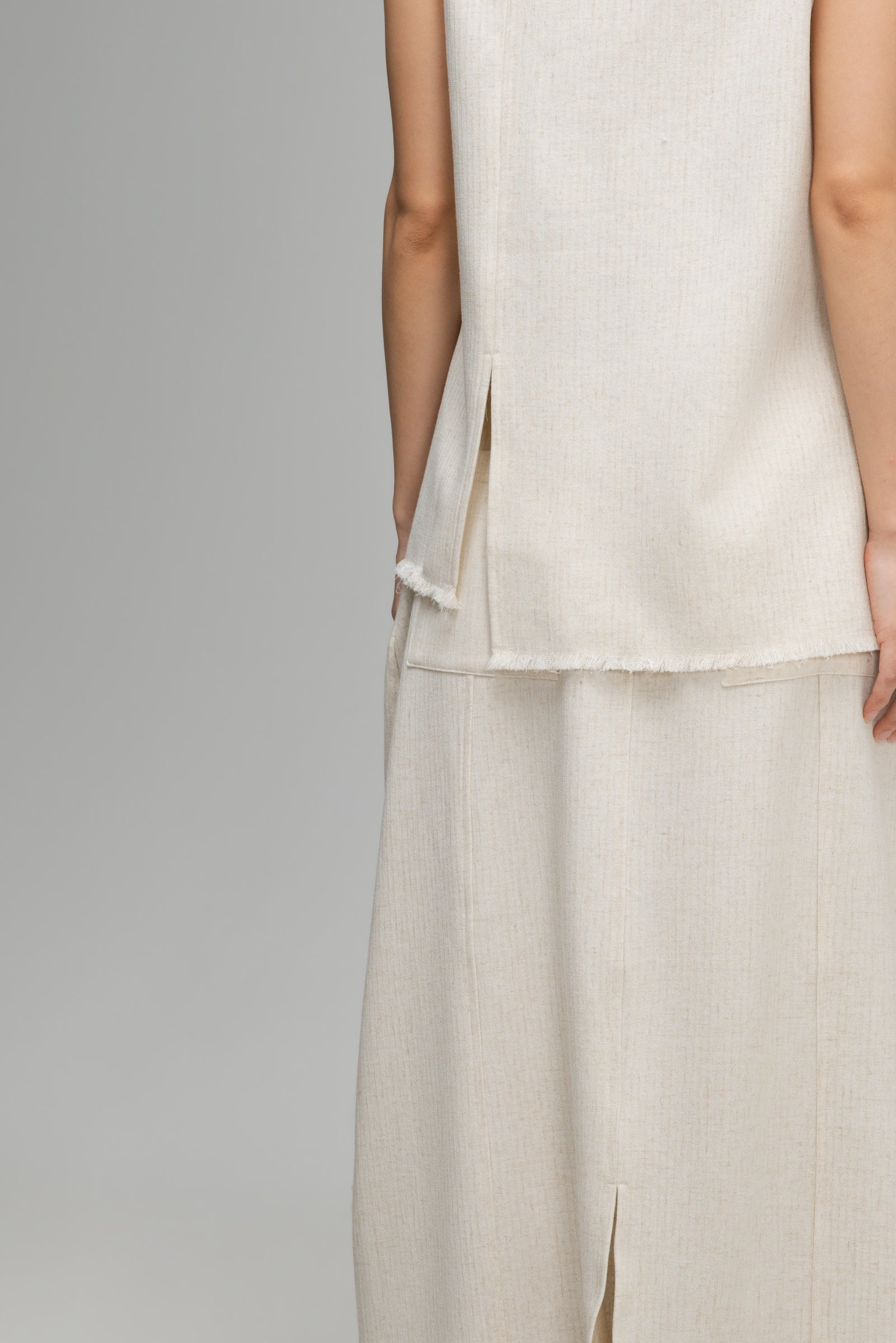 Raw Hem Skewed Button-Up Tank Top (Off White)