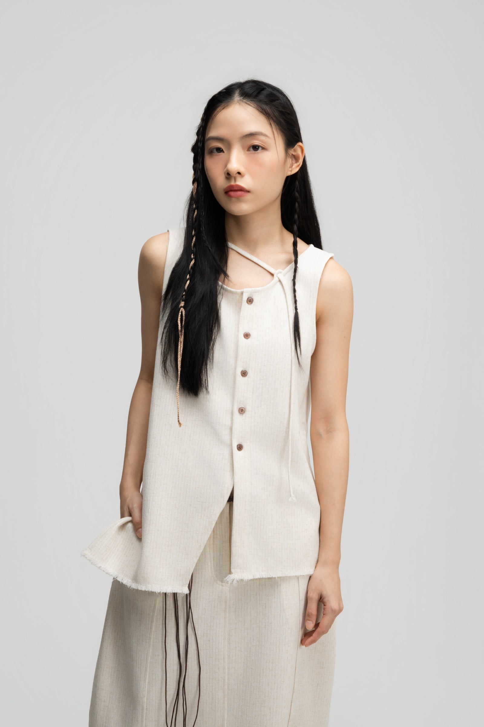 Raw Hem Skewed Button-Up Tank Top (Off White)