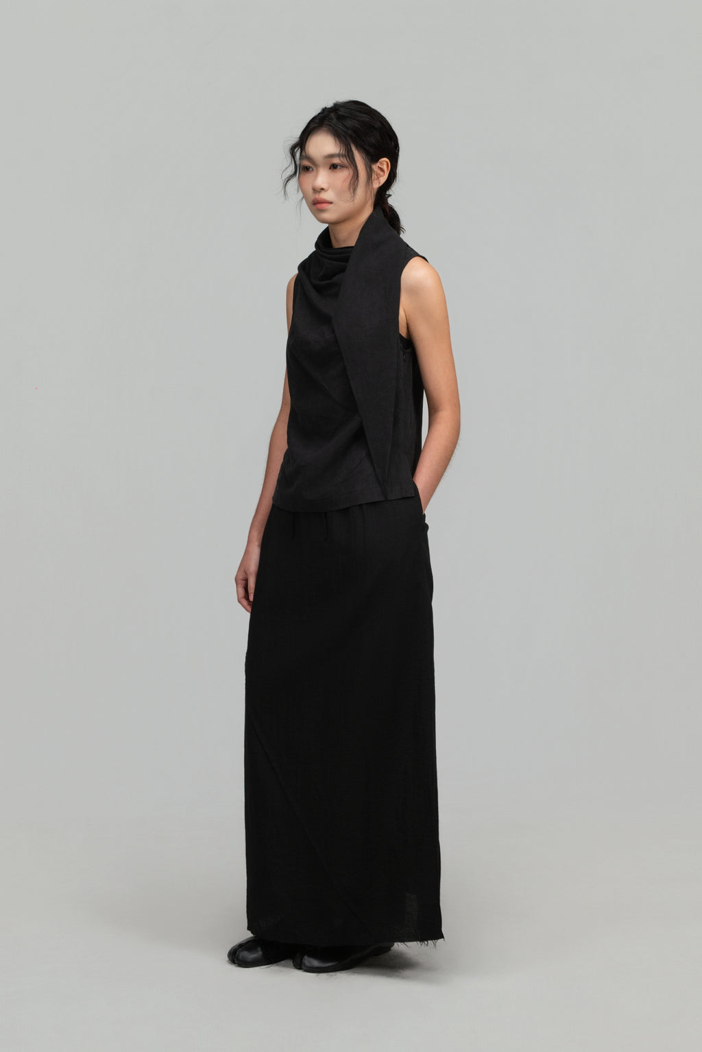 Triangle Neck-Scarf Tank Top (Black)