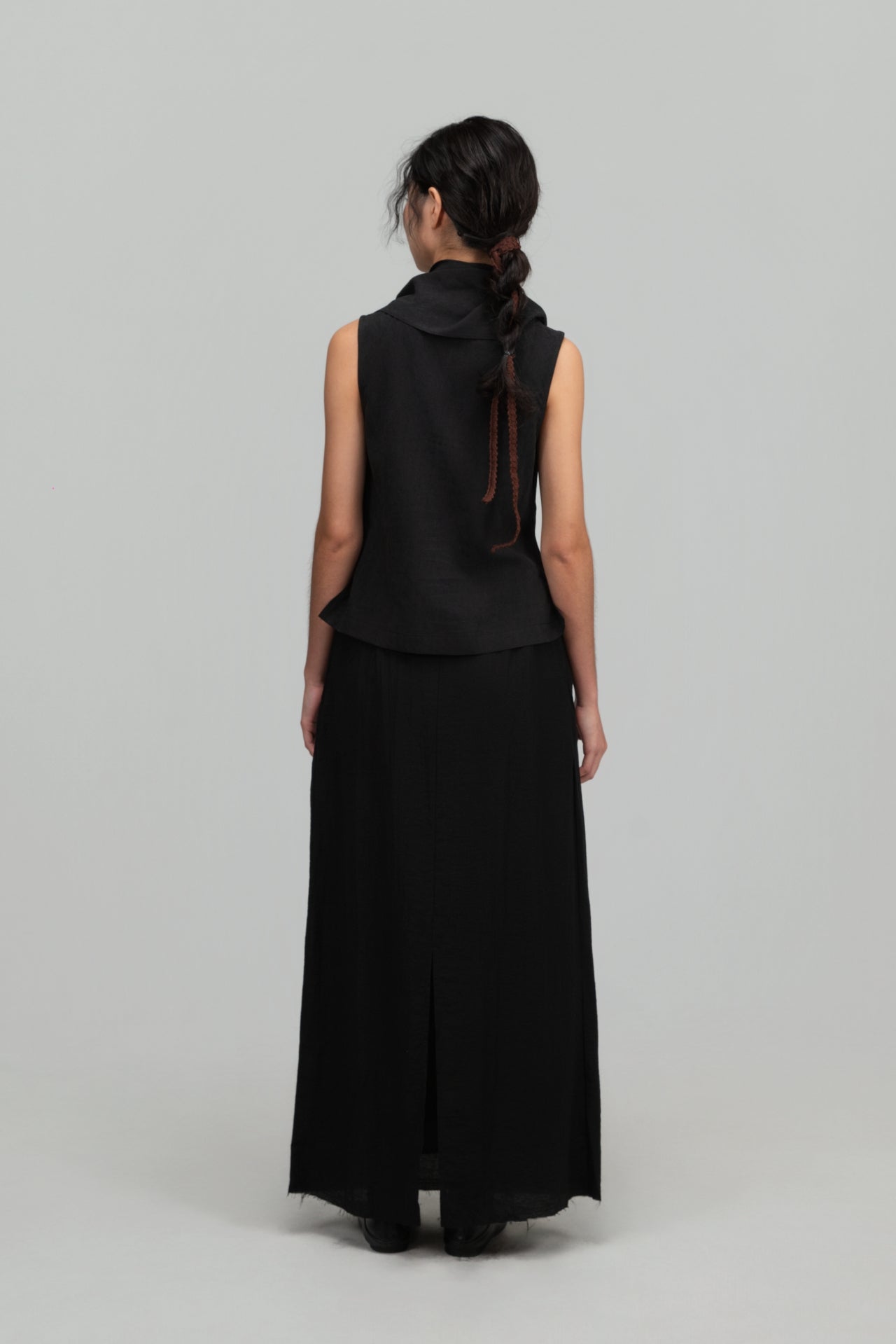 Triangle Neck-Scarf Tank Top (Black)