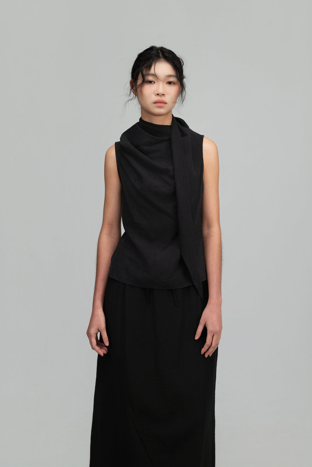 Triangle Neck-Scarf Tank Top (Black)