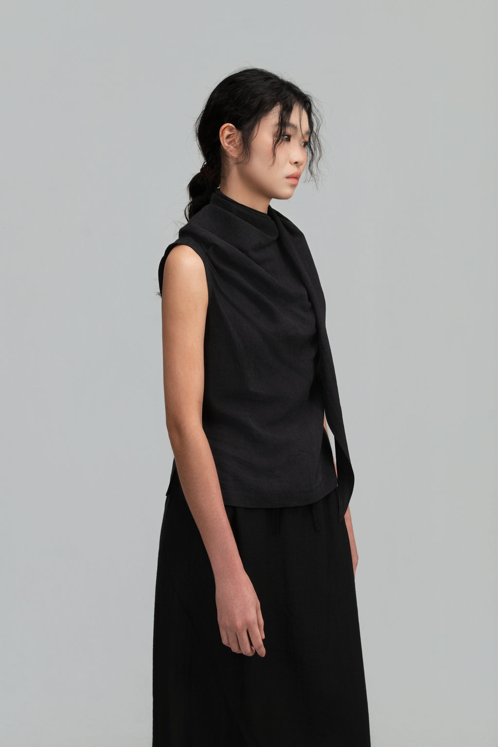 Triangle Neck-Scarf Tank Top (Black)