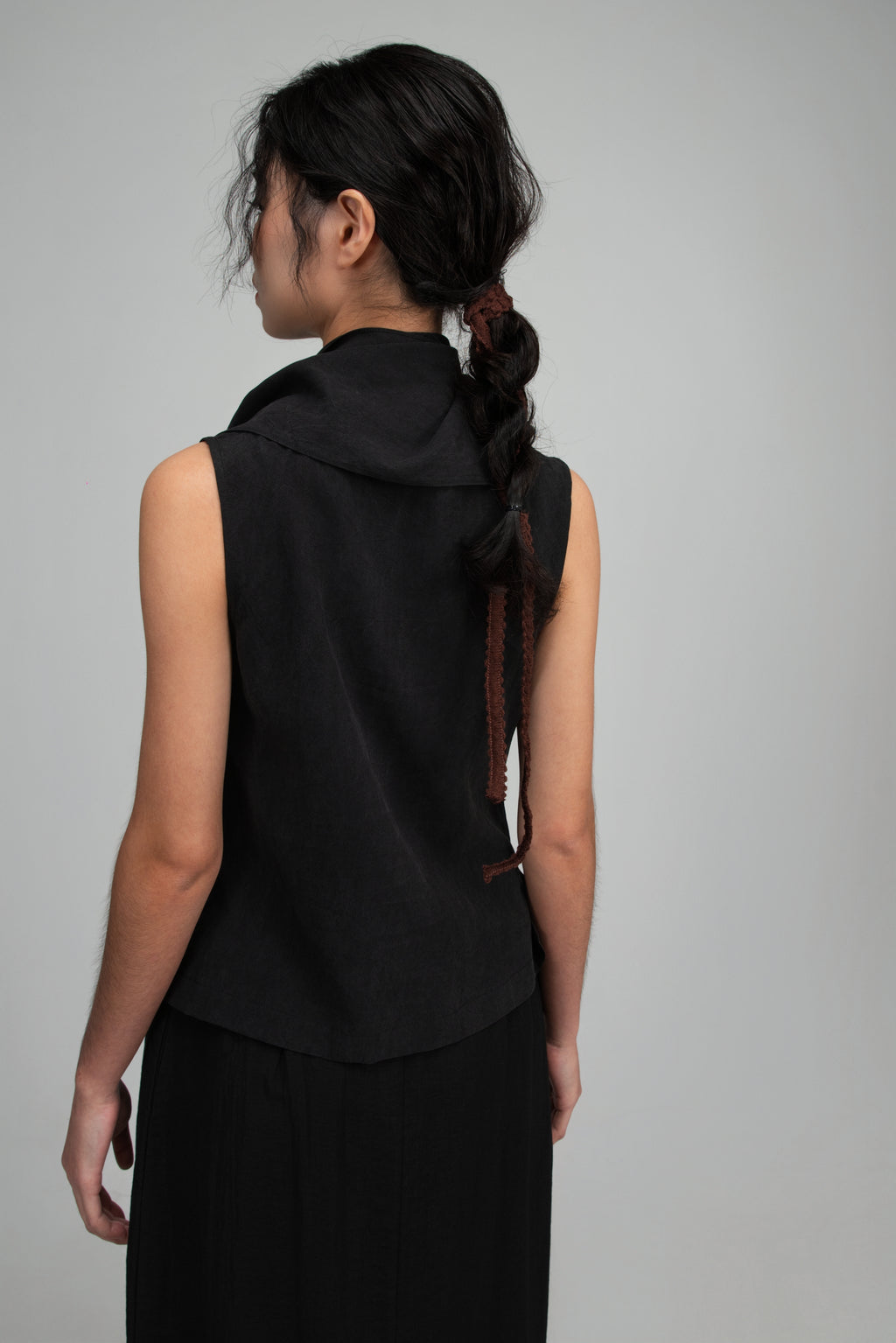 Triangle Neck-Scarf Tank Top (Black)