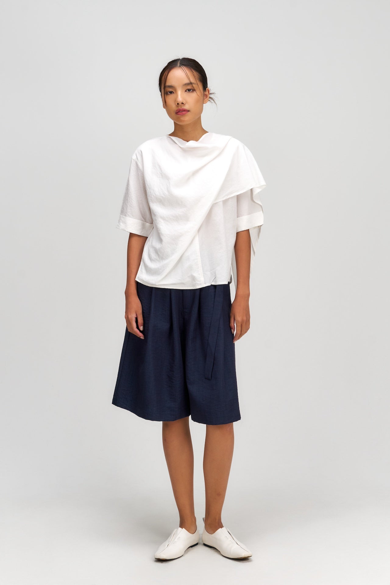 Gender Neutral Pleated Belted Shorts (Navy)