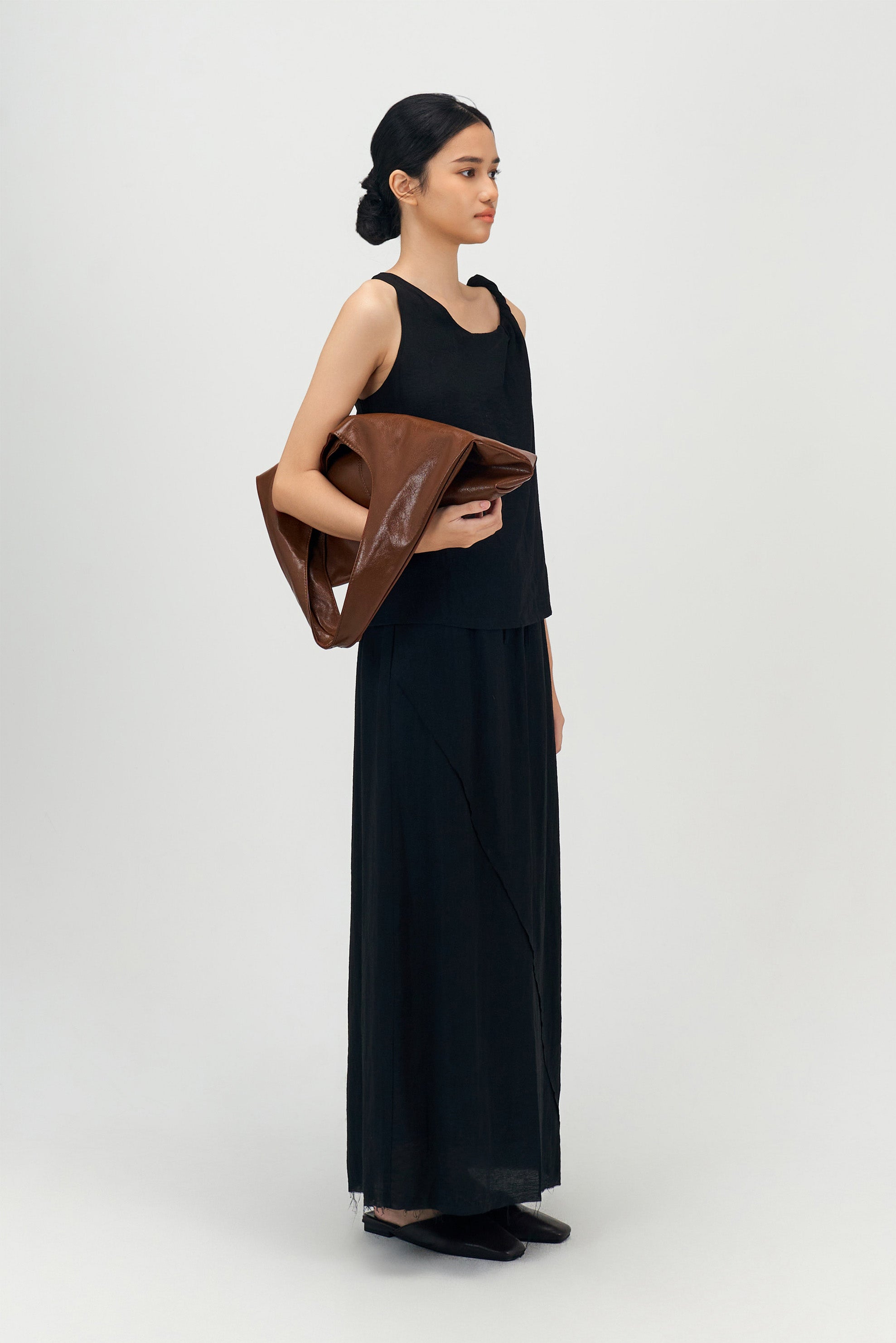 Triangle Leather Tote (Tan)