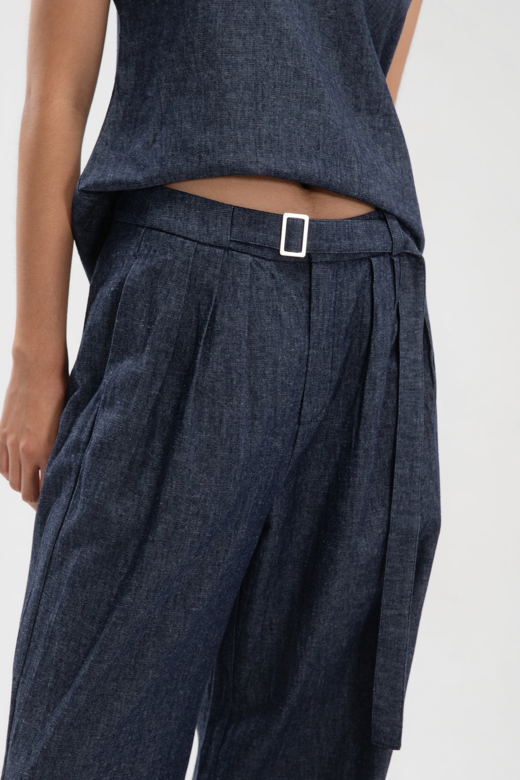 Tri Pleated Belted Trousers (Linen Denim / Blue)
