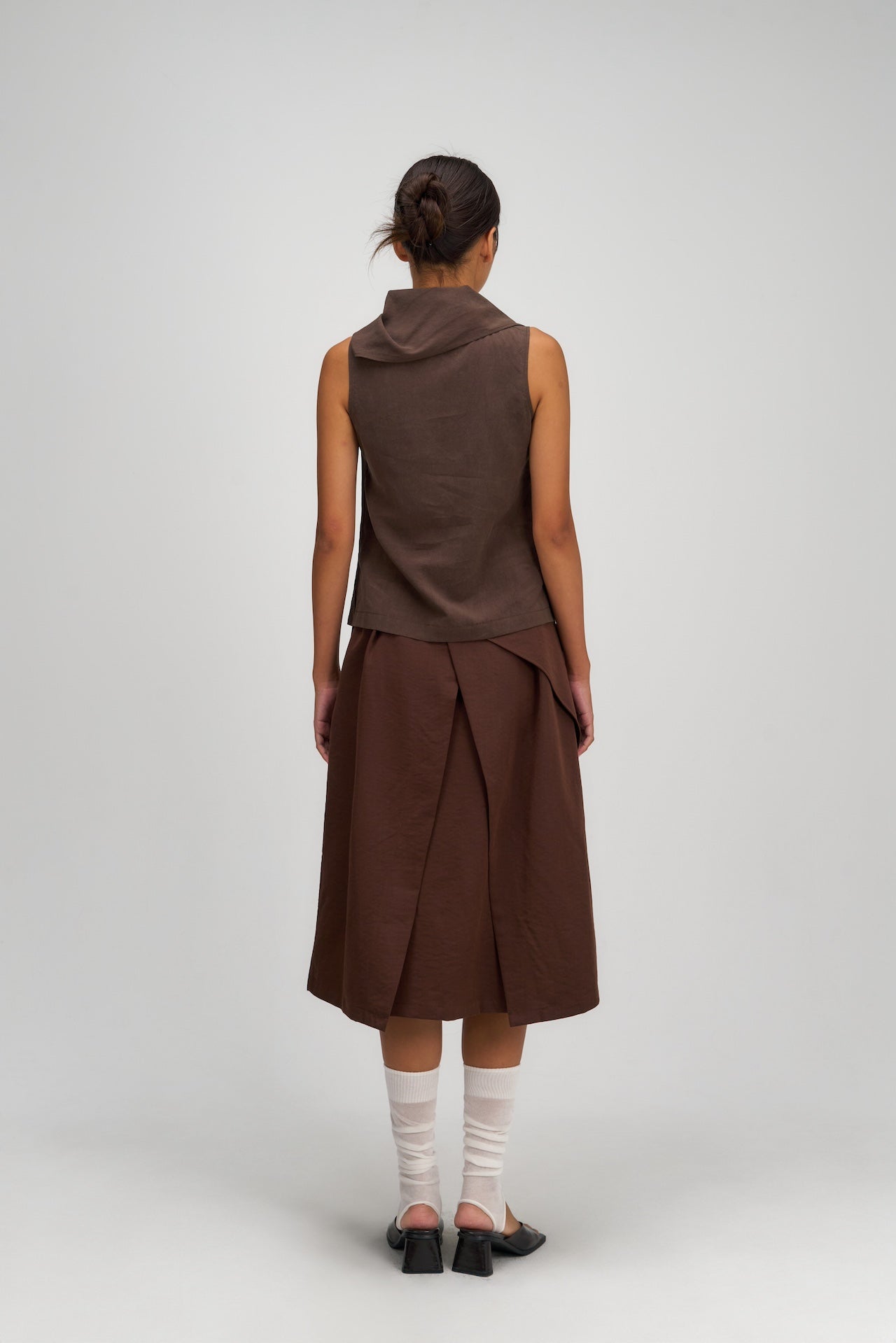 Triangle Neck-Scarf Tank Top (Brown)