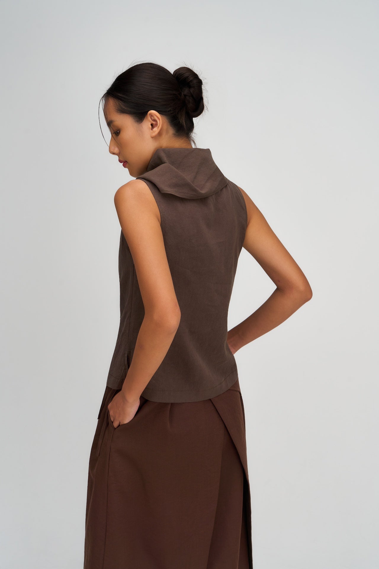 Triangle Neck-Scarf Tank Top (Brown)