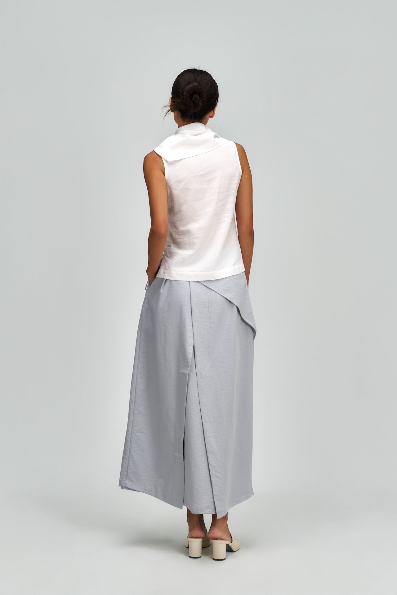 Triangle Neck-Scarf Tank Top (White)