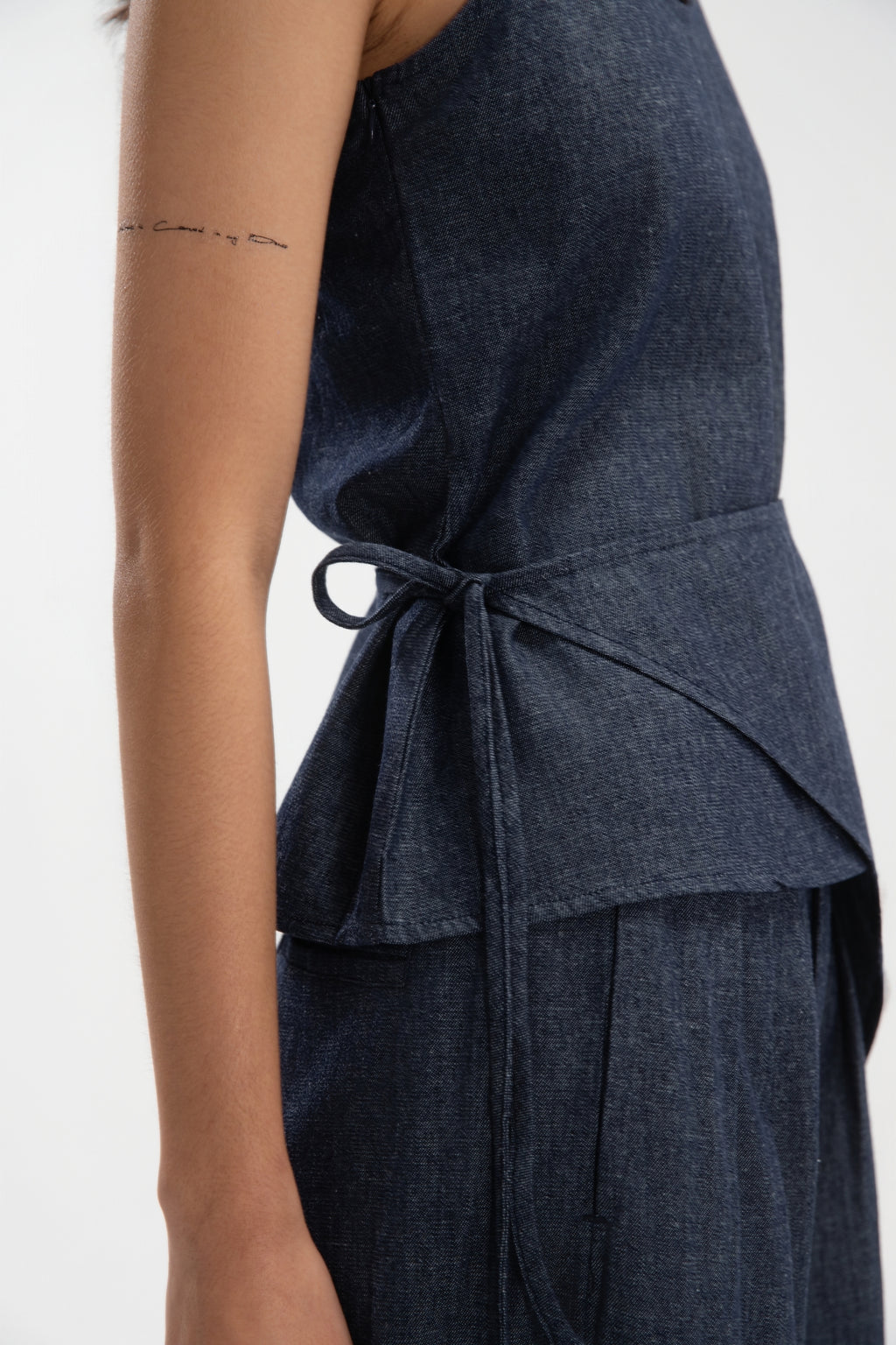 Waist Bandeu Tank Top (Linen Denim / Blue)