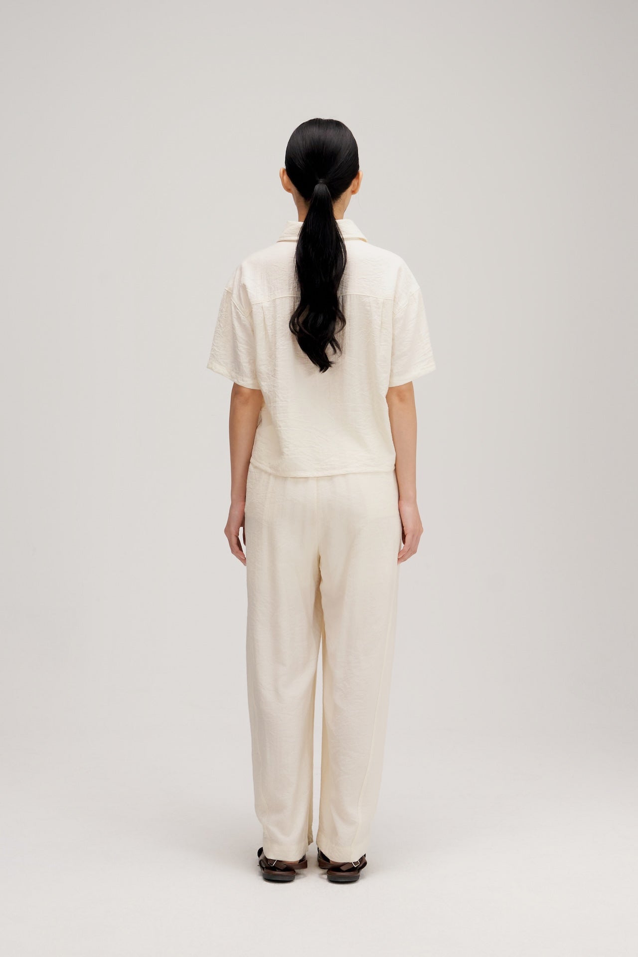 Drape Neck Short-Sleeve Crop Shirt (Off White)