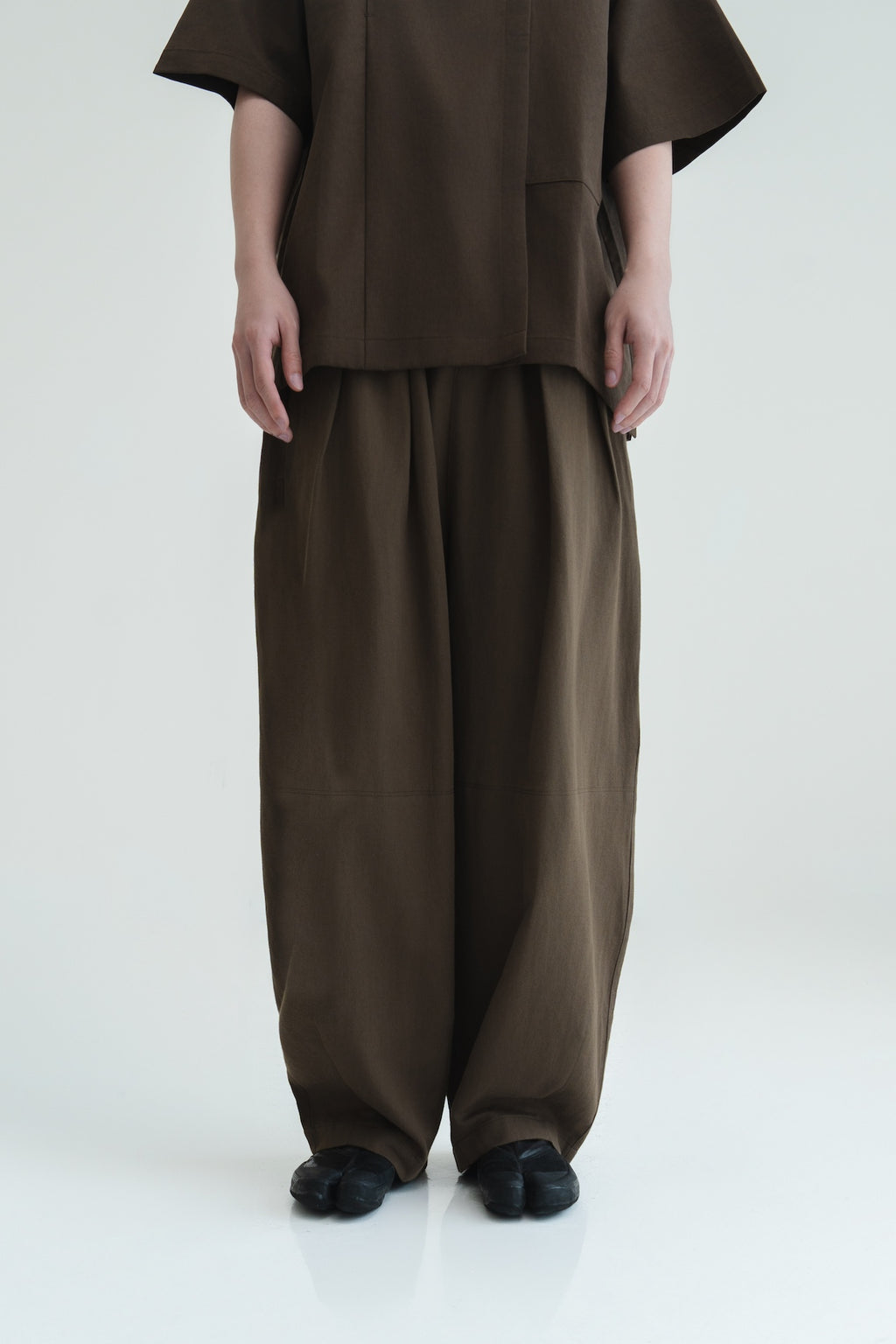Gender Neutral Cocoon Trousers (Linen / Olive Brown)