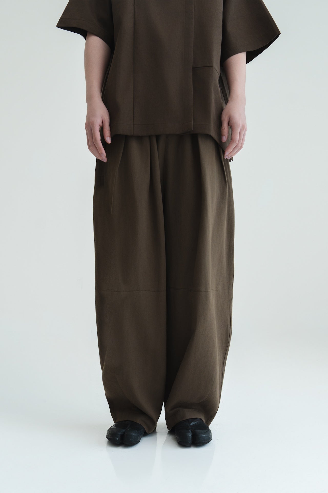 Gender Neutral Cocoon Trousers (Linen / Olive Brown)