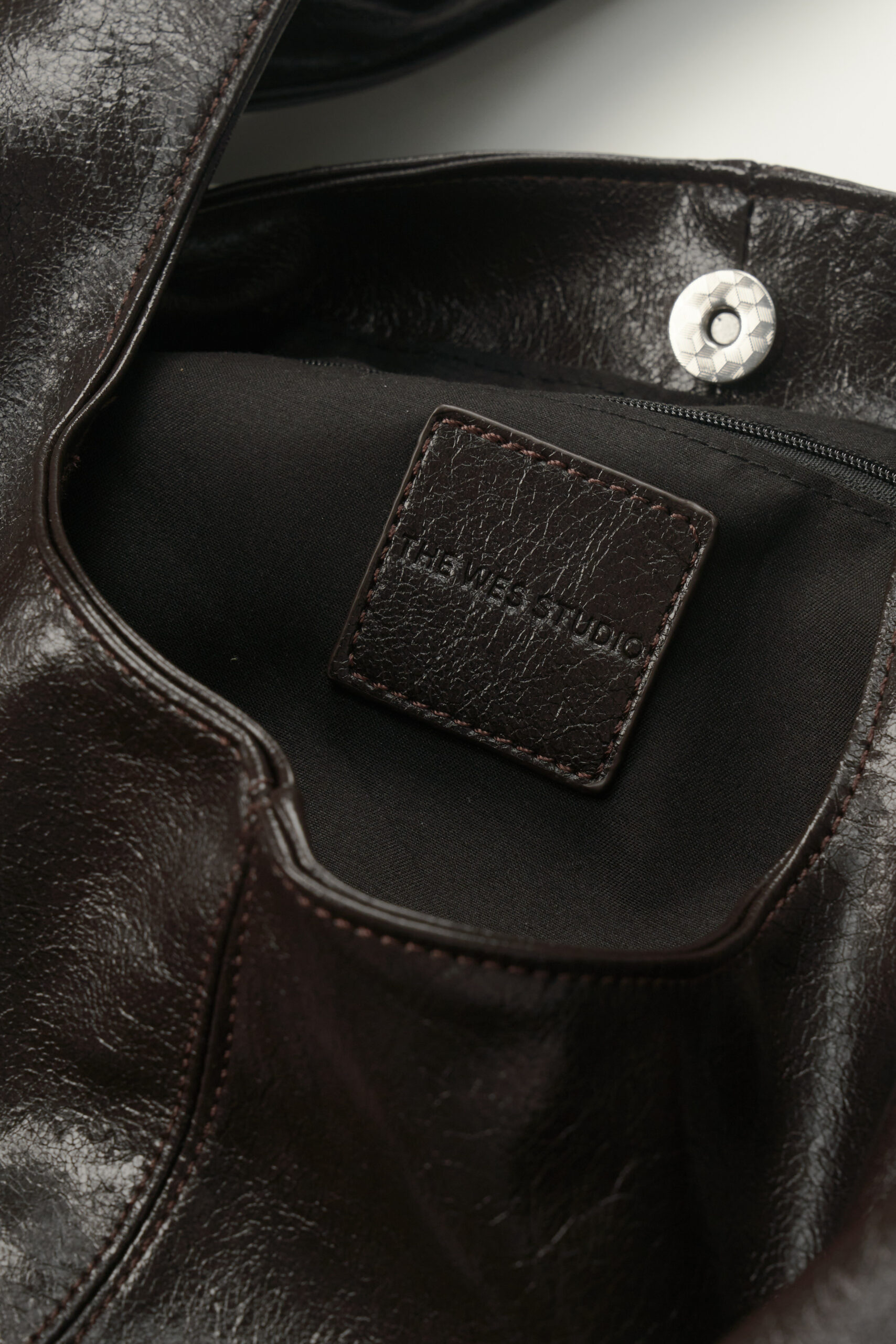 Triangle Leather Tote Close Up 01