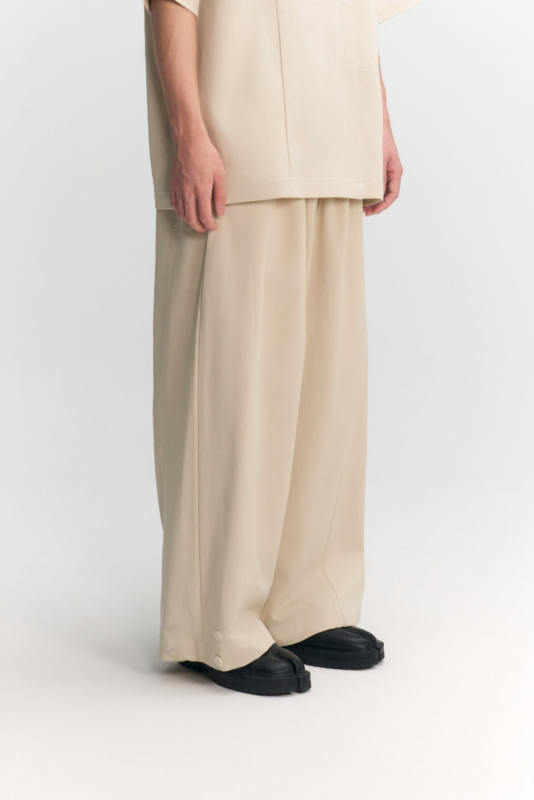 Gender Neutral Convertible Wear (Off White) 5